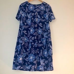MEDIUM loft blue and white floral short sleeve dress